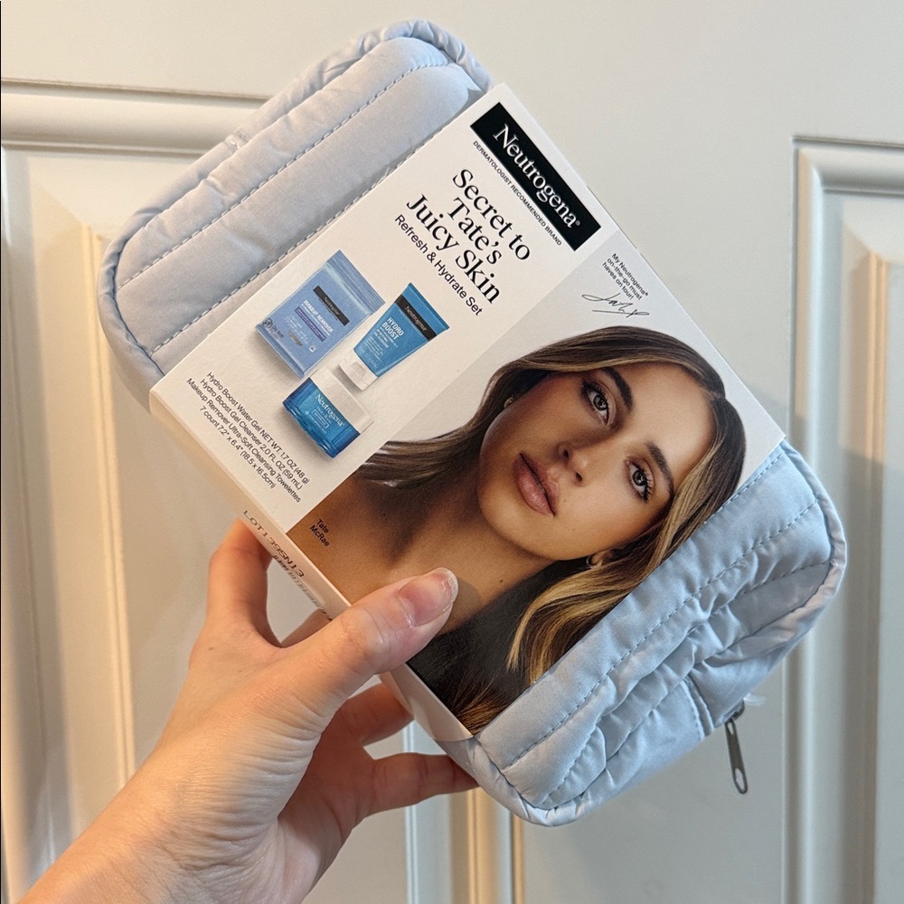 Neutrogena Skincare Set with Light Blue Quilted Pouch